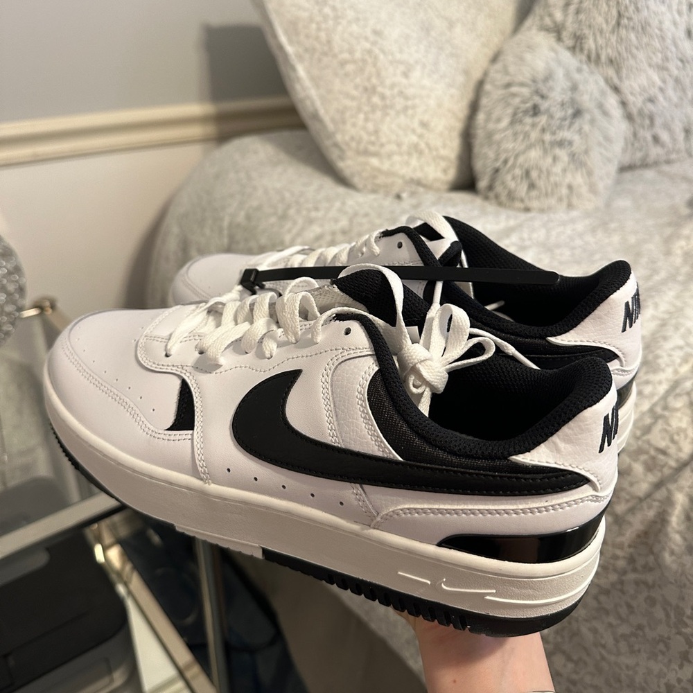 Nike Black&White Low Tops